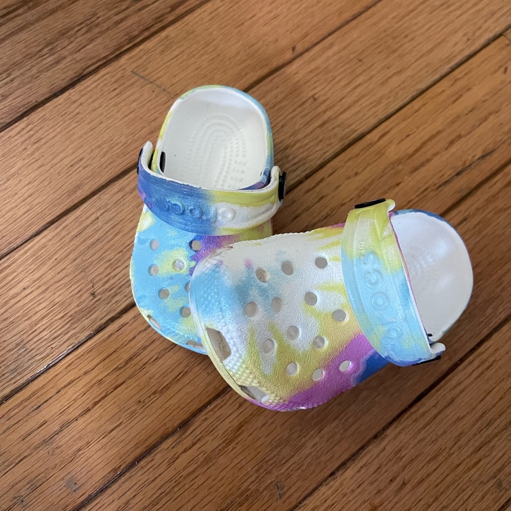 CROCS Tie Dye Children Shoes Size 2/3